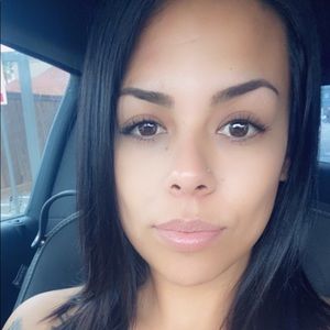 Meet your Posher, Adriana